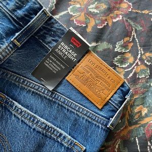 NWT levi’s ribcage straight jeans!
